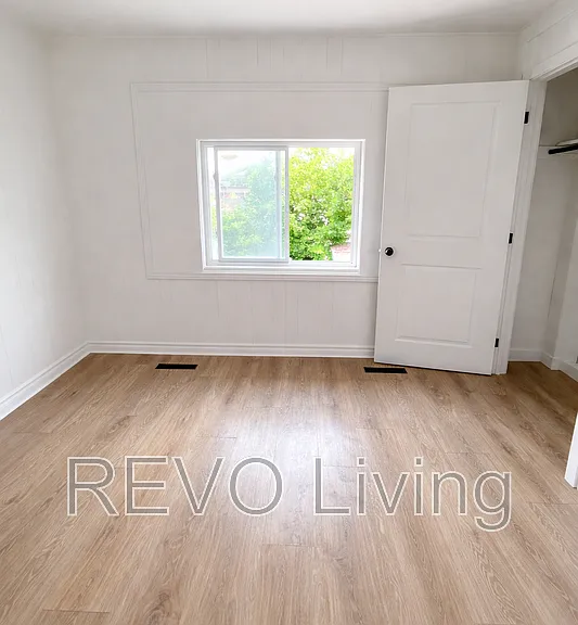19 Wellington St #B — Photo 3