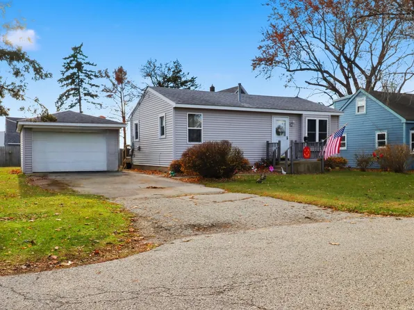 3013 Emily Ln, McHenry, IL 60051