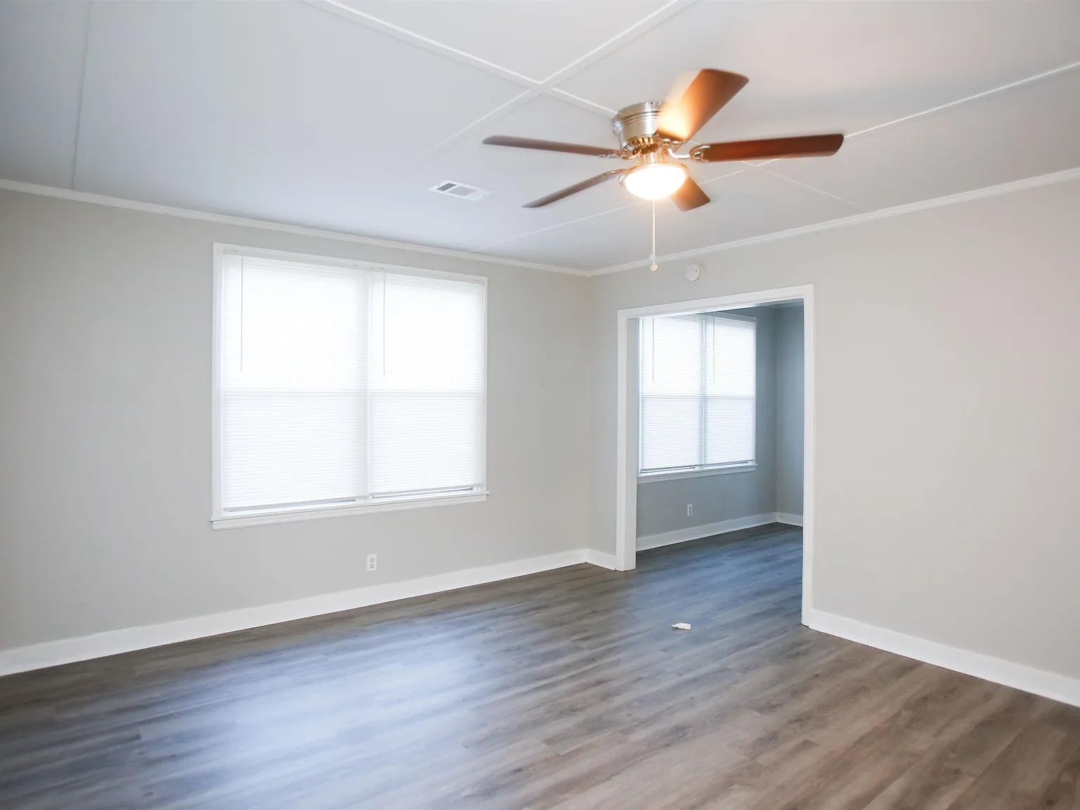 2 bed, 1.0 bath, 872 sqft, $925 — Photo 2