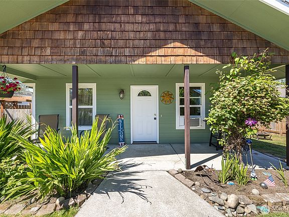 5th image of 2367 E 7th Avenue