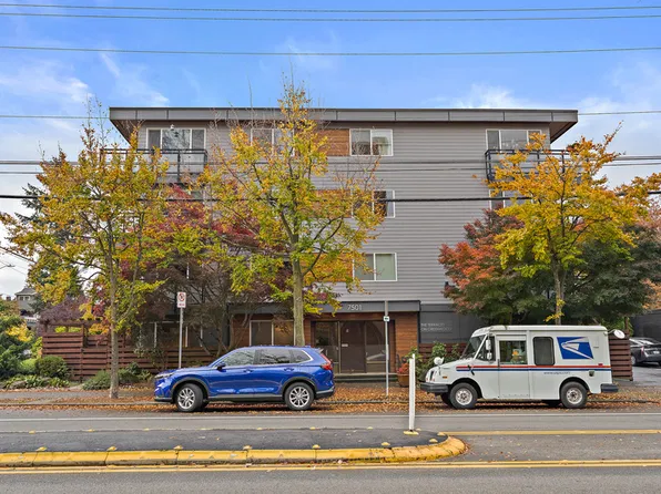 7501 Greenwood Ave N APT 204, Seattle, WA 98103