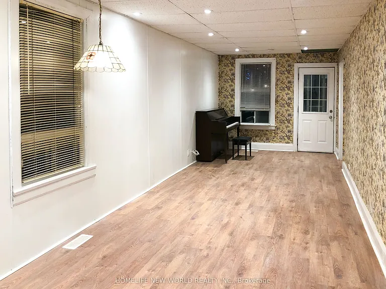 32 Pendeen Ave — Photo 4