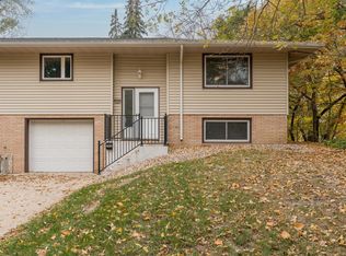 902 Belwood Dr, Mankato, MN 56001
