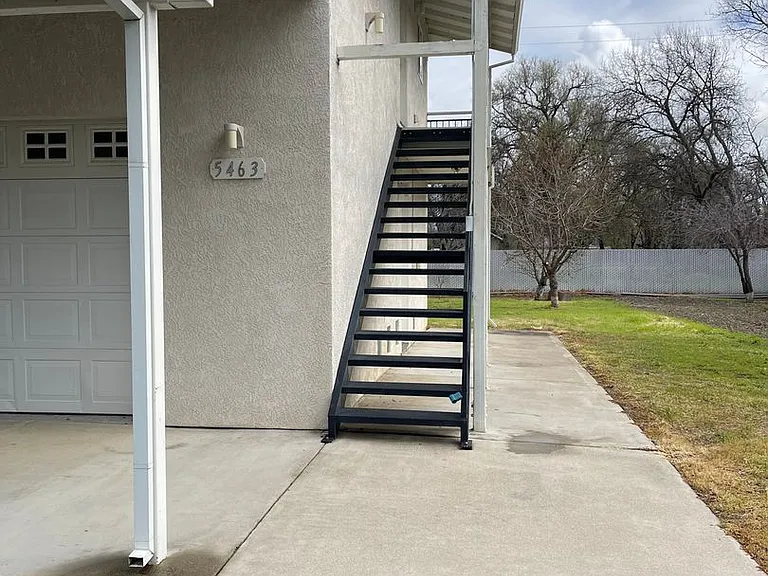 5463 Deschutes Rd — Photo 3