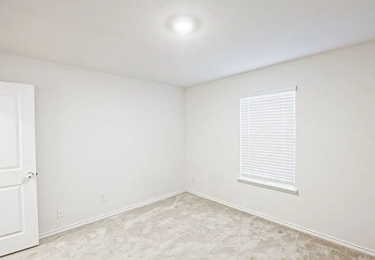 1111 Emerald Gate Dr — Photo 32