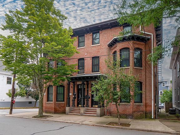 2nd image of 75 Governor St APT 1