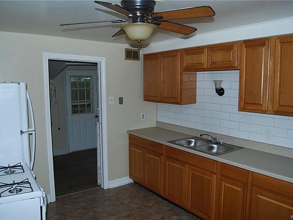 3rd image of 707 Montrose Ave