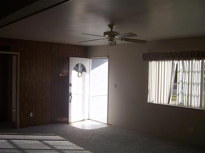 2nd image of 1129 N Poppy St