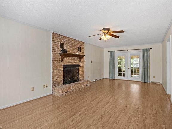 3rd image of 105 Quakerwood Dr