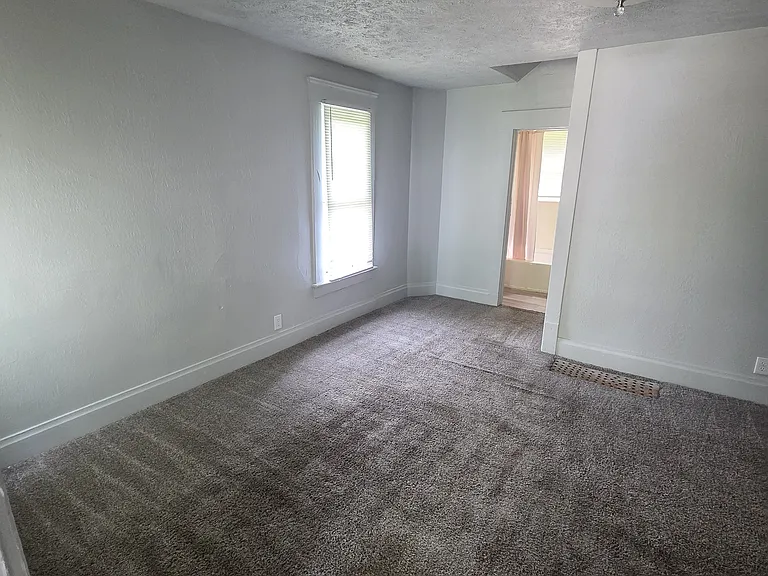 335 McKinley Ct — Photo 16