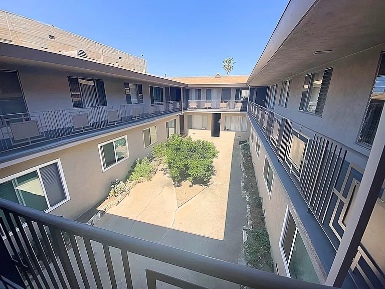228 S Mariposa Ave #17 — Photo 8