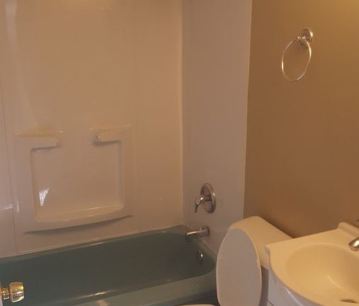 5th image of 8534 N Broadway APT B