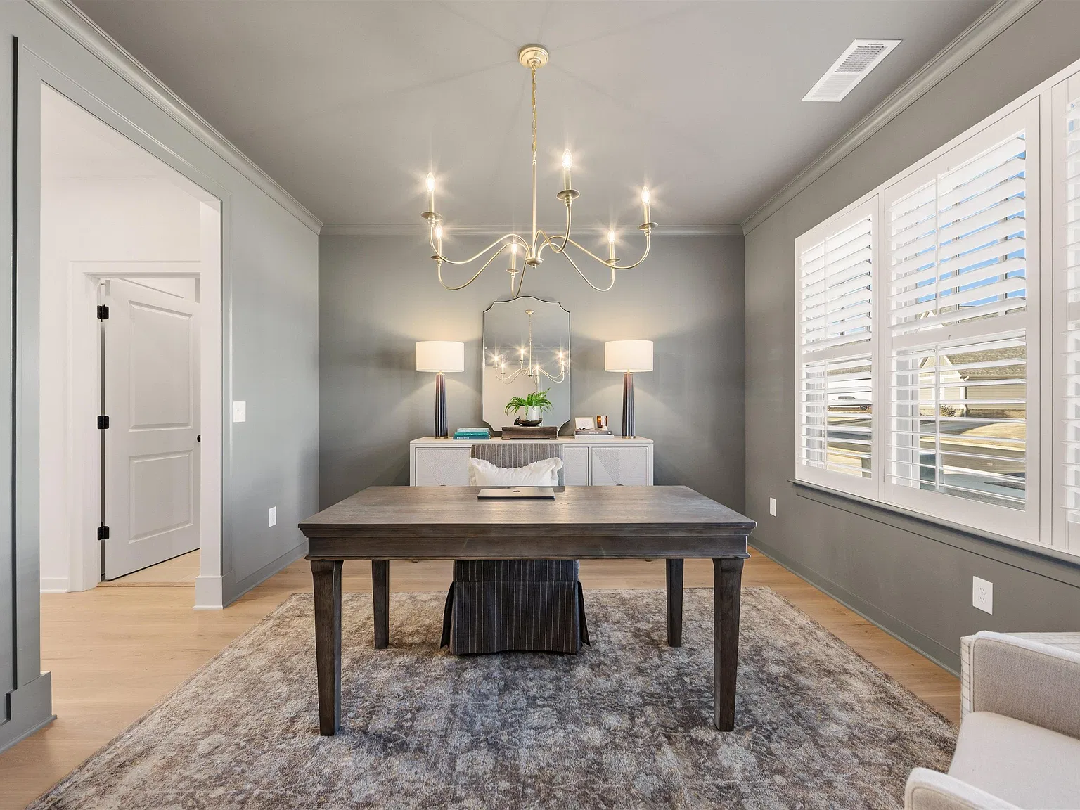 5 bed, 3.5 bath, 3857 sqft, $5,500 — Photo 4