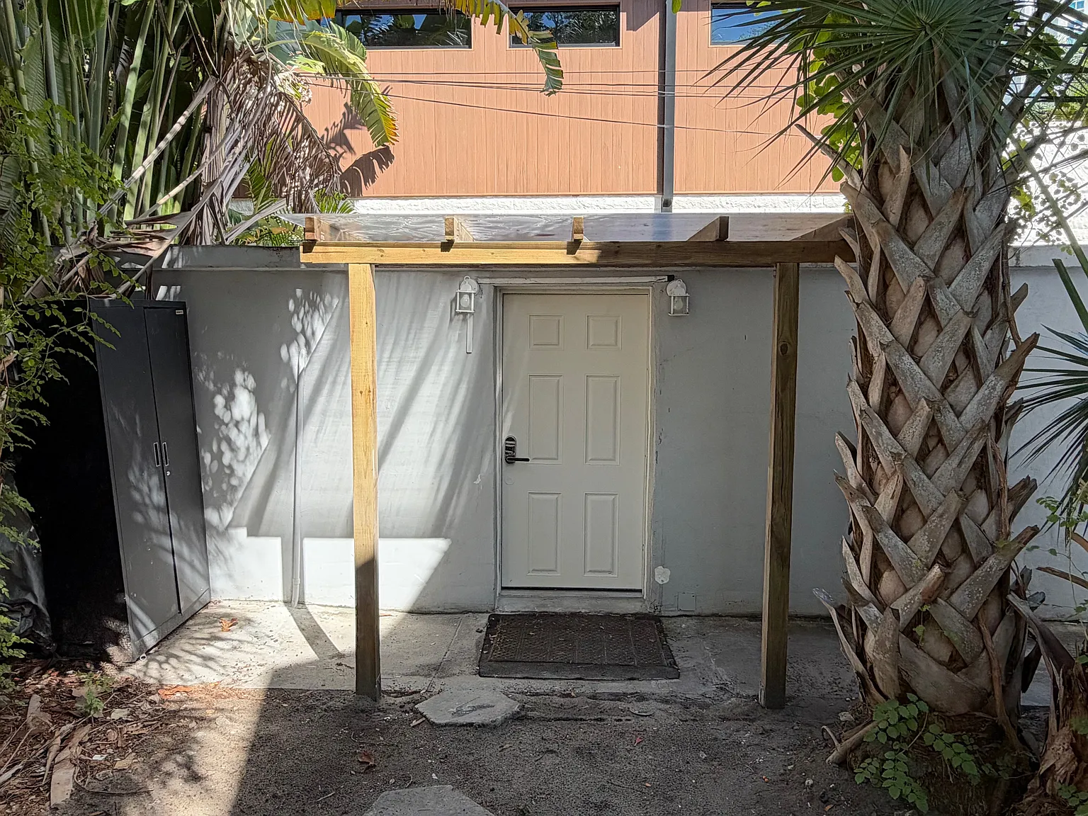 Studio, 300 sqft, $1,200 — Photo 2