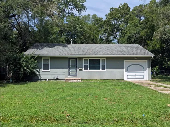 1206 E 134th St, Grandview, MO 64030