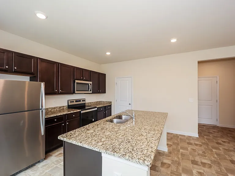 380 Hamilton Pointe Dr — Photo 8
