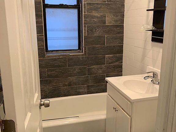 5th image of 2380 Grand Ave #1L