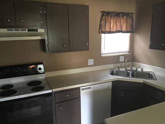 3rd image of 1602 Amblewood Dr APT 4