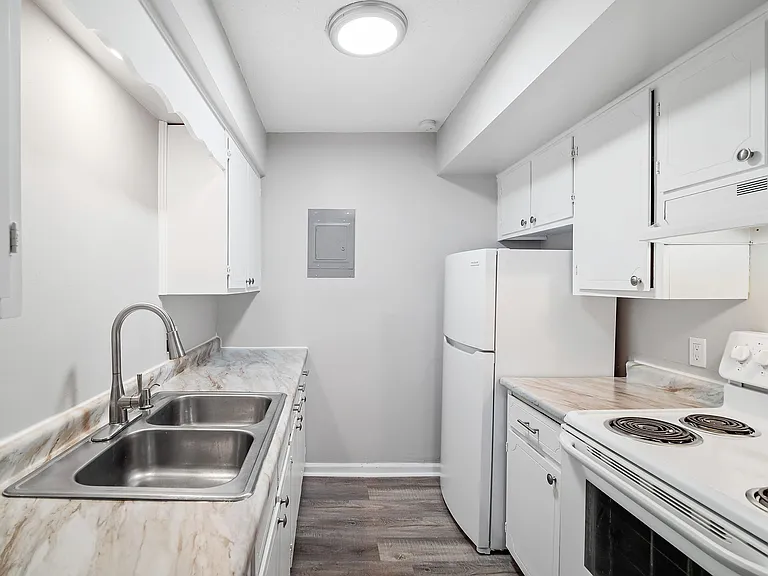 Grant Street Apartments — Photo 24