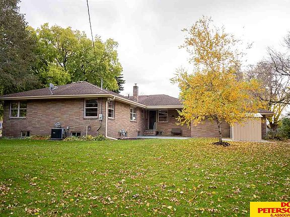 2nd image of 1880 Parkview Dr