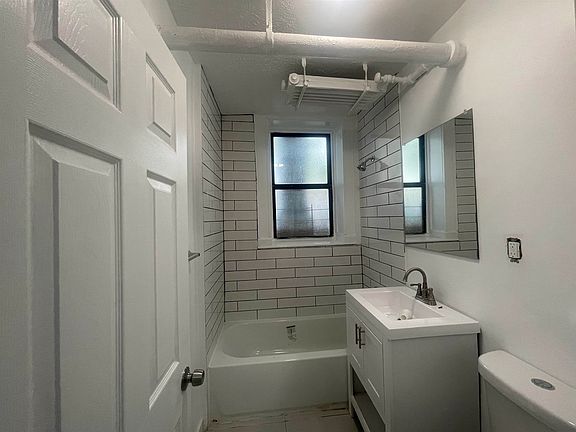 2nd image of 1 Noll Pl APT 21