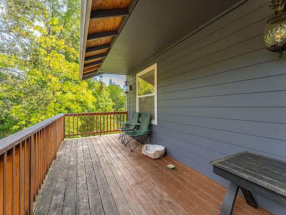 3rd image of 759 NW Bellevue Pl