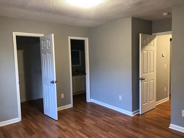 1112 Hadley Rd — Photo 4