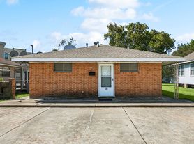 124 Lake Ave, A