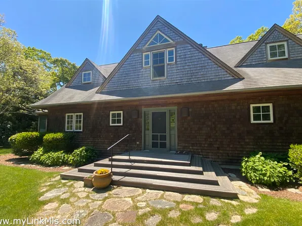 96 Algonquin Ave, Tisbury, MA 02568