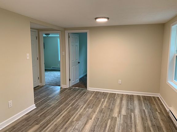 4th image of 7489 Davis Ct