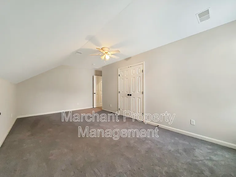 15 Silverthorn Ct — Photo 32