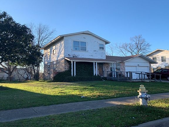 3rd image of 305 S Yale Dr