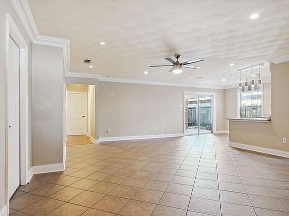 5th image of 4605 Lakewood Dr