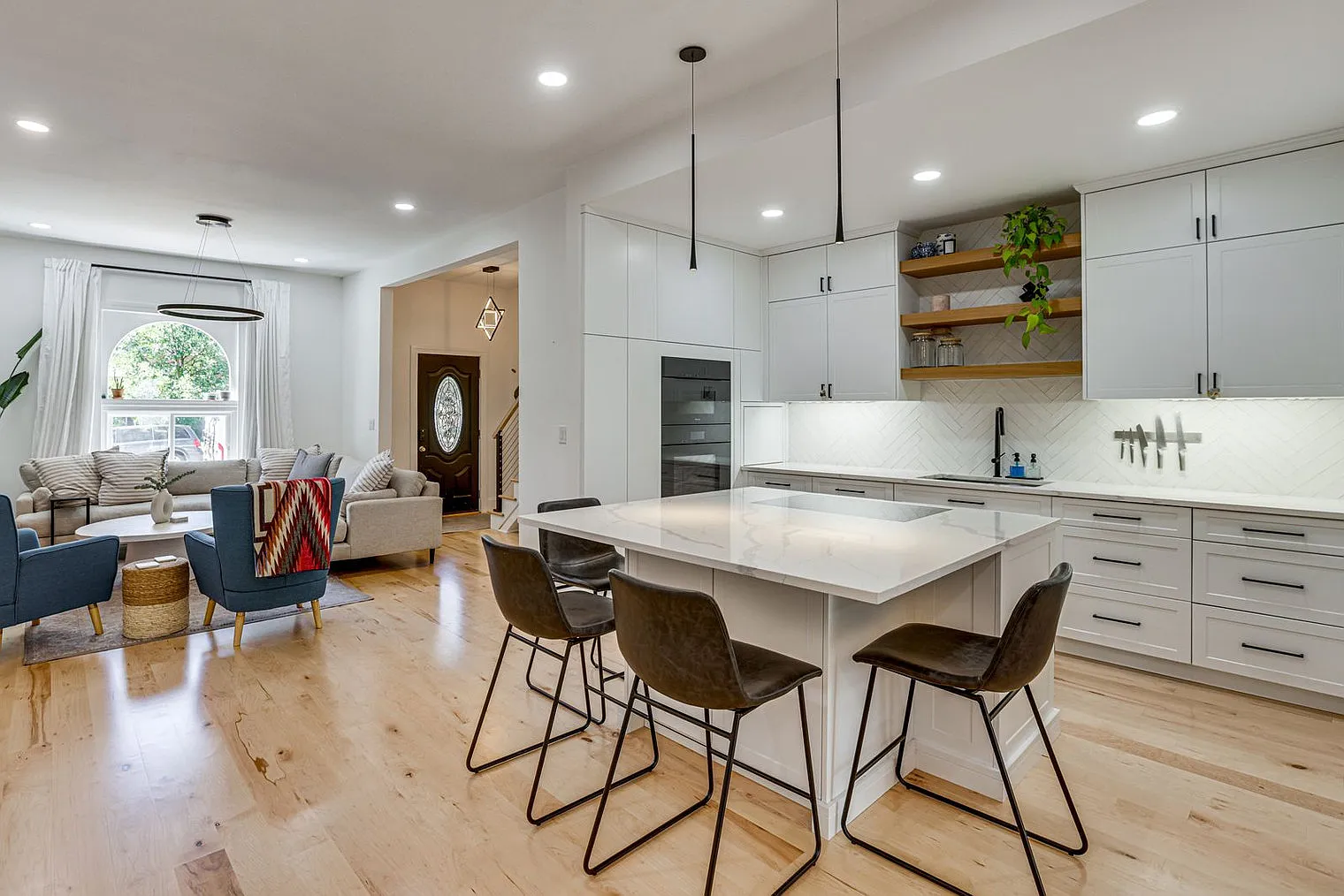 3 bed, 3.0 bath, 1872 sqft, $5,064 — Photo 2
