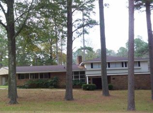 655 Pine St, Center, TX 75935