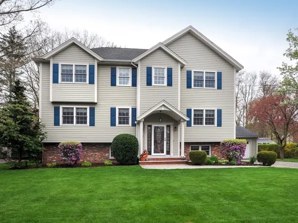 74 Harvey Ln, Whitman, MA 02382