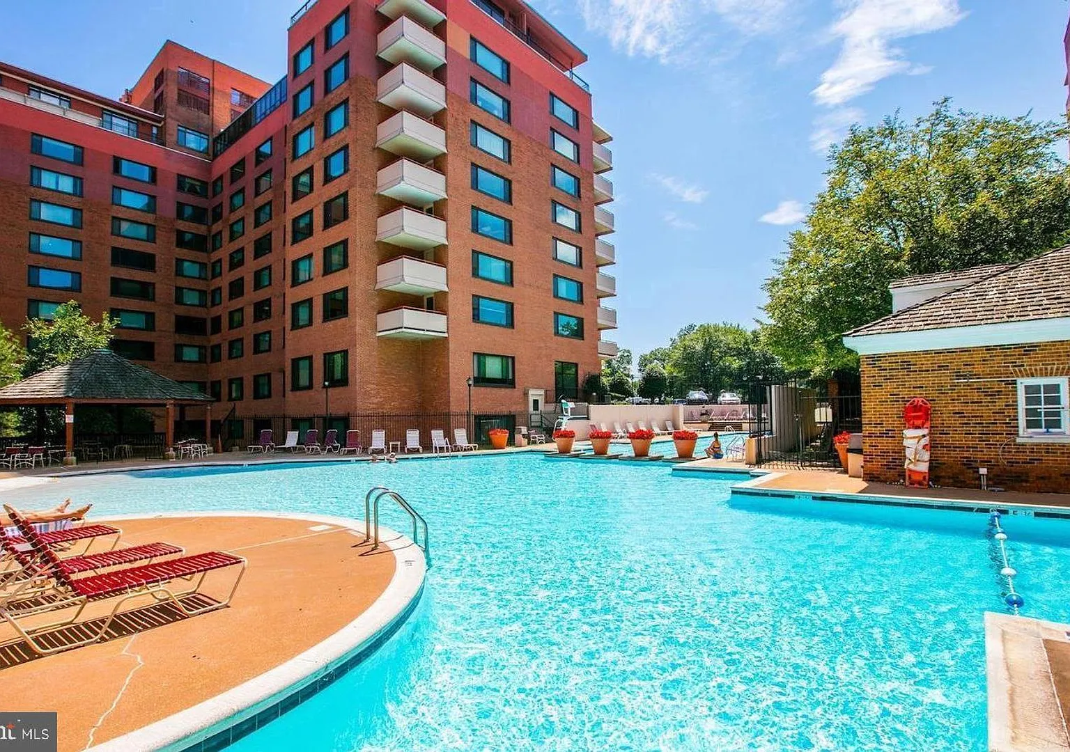 Rosslyn Studio | All Utilities Included | 1.5 Blocks to Metro — Photo 1