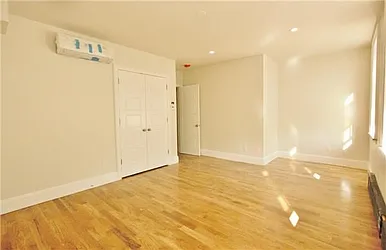 Rented by R New York