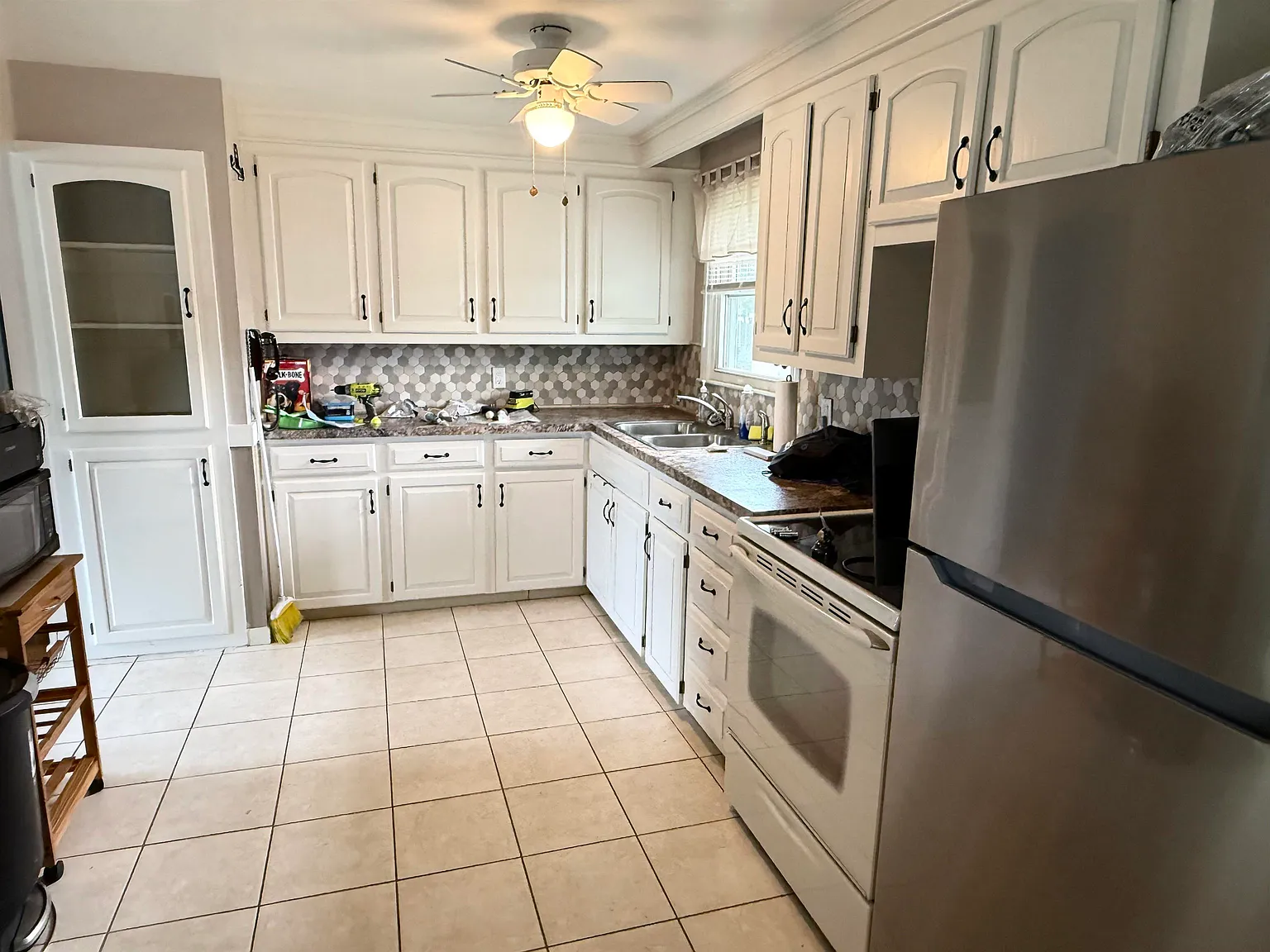 3 bed, 1.0 bath, 884 sqft, $2,900 — Photo 3