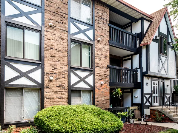 13616 Royal Ct APT 210, Crestwood, IL 60418