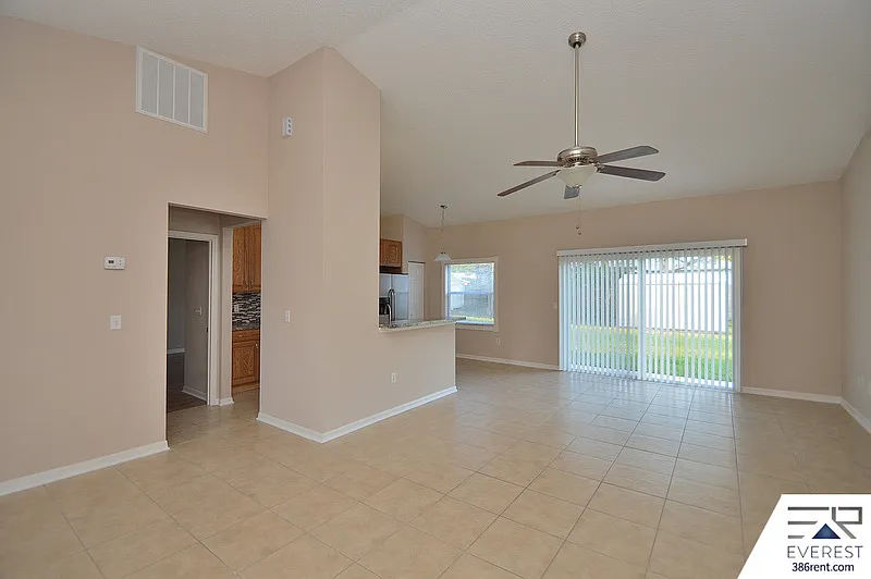 3 bed, 2.0 bath, 1946 sqft, $1,850 — Photo 4