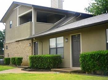 4th image of 1901 Knoll Crest Dr