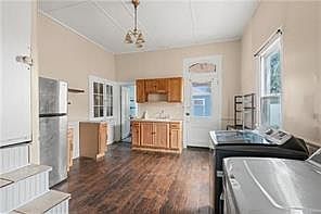 4th image of 1209-11 E Poland Ave