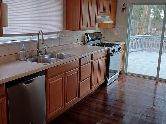3rd image of 399 N Lyman St