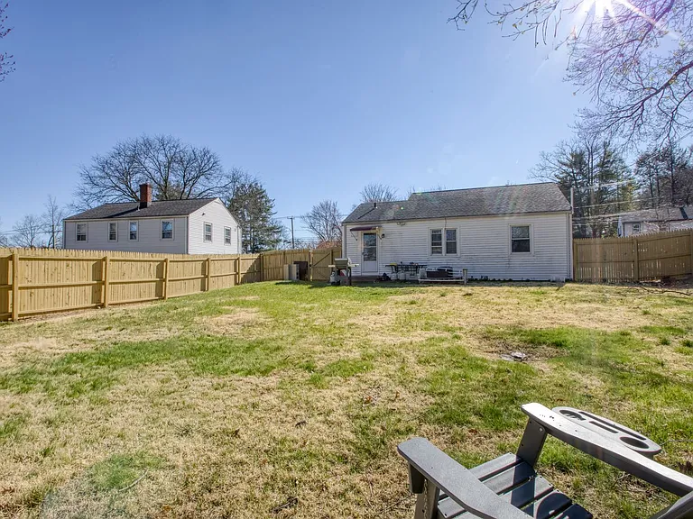 124 Mayflower St — Photo 23