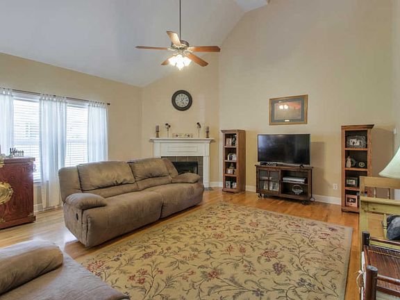 4th image of 5133 Macarthur Ave