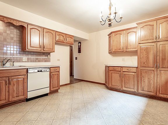 5th image of 2111 Briarwood Ave