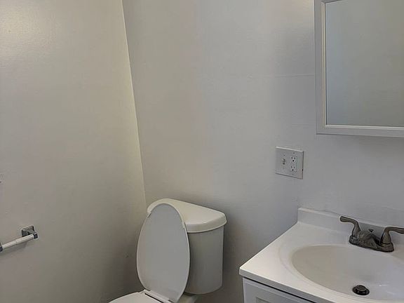 4th image of 118 N Keeler Ave APT 2
