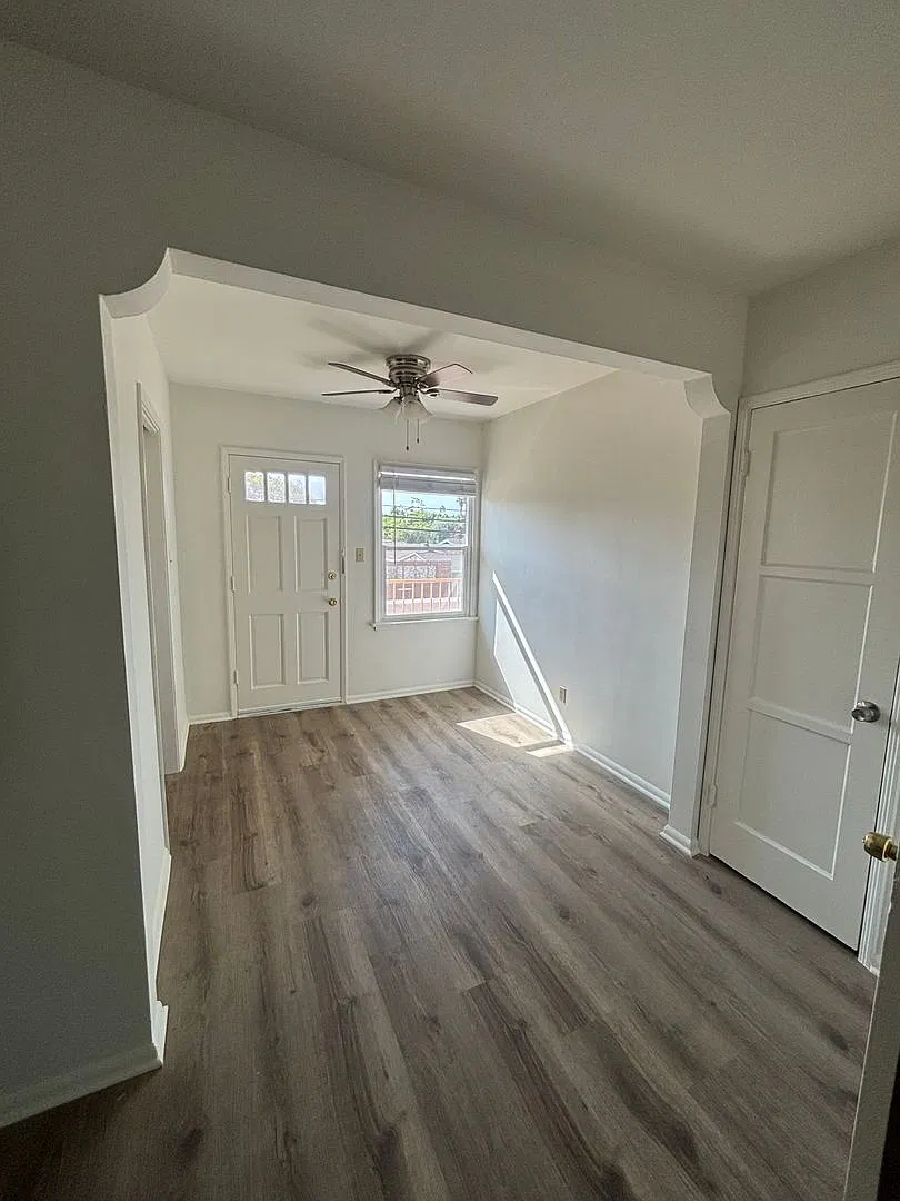 1000-1050 E San Antonio Dr — Photo 4