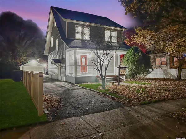 8 Rolling Street, Lynbrook, NY 11563